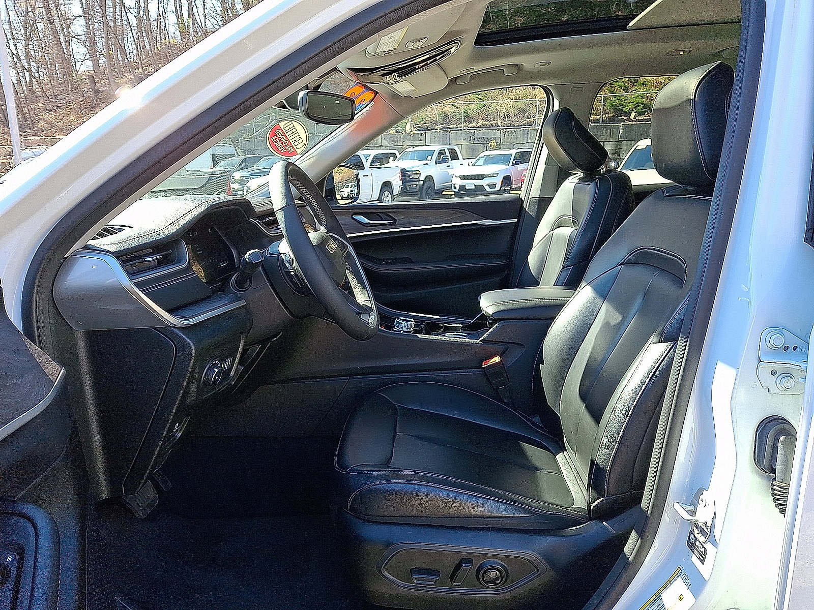 Used 2023 Jeep Grand Cherokee L Limited AWD/4WD image 15