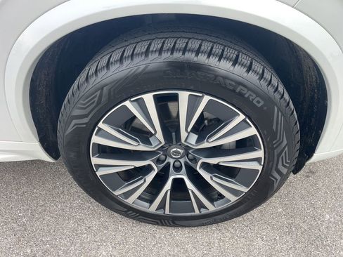 Used 2022 Volvo XC90 T6 Momentum image 12