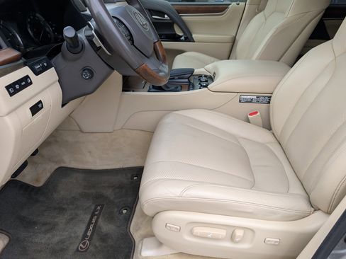 Used 2017 Lexus LX 570 4WD image 9