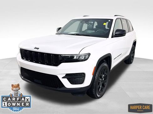 Used 2025 Jeep Grand Cherokee Altitude image 1