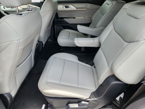 New 2026 Ford Explorer Active w/ Active Comfort Package RWD image 19