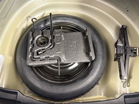 Used 2017 Toyota Corolla XLE w/ Carpet Mat Package (TMS) FWD image 36