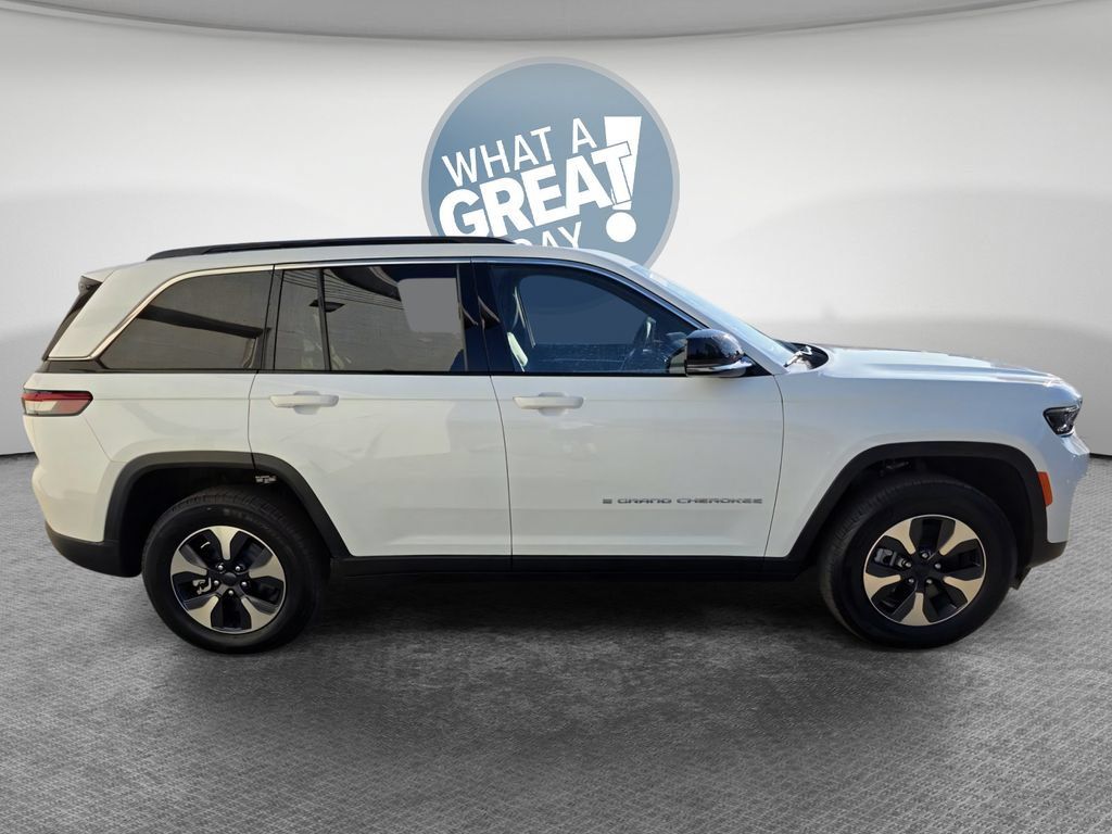 New 2025 Jeep Grand Cherokee Limited 4xe AWD/4WD image 4