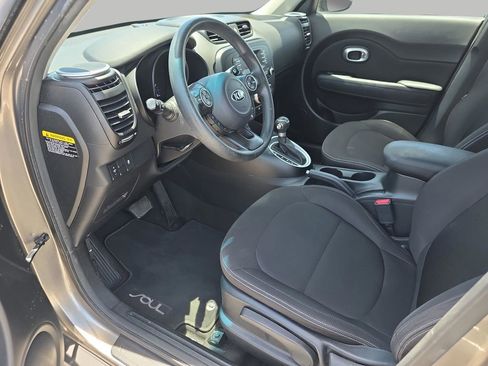 Used 2016 Kia Soul FWD image 10