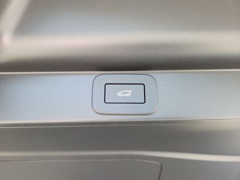 New 2025 Land Rover Range Rover SE image 14