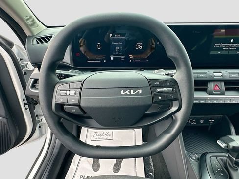 New 2025 Kia K4 LXS image 11