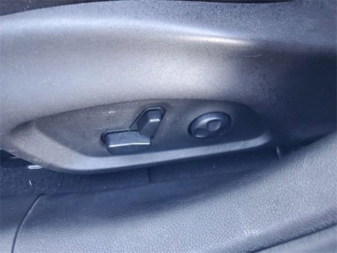 Used 2020 Jeep Renegade Altitude w/ UConnect 8.4 Nav Group image 18