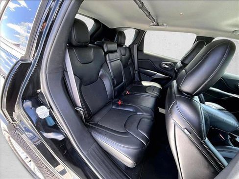 Used 2019 Jeep Cherokee Latitude Plus FWD image 29