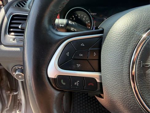 Used 2019 Jeep Compass Trailhawk AWD/4WD image 29