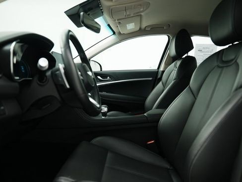 Used 2025 Genesis G70 2.5T image 21