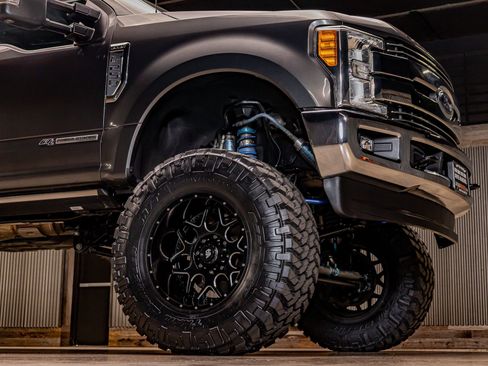 Used 2017 Ford F250 Lariat w/ Lariat Ultimate Package image 16