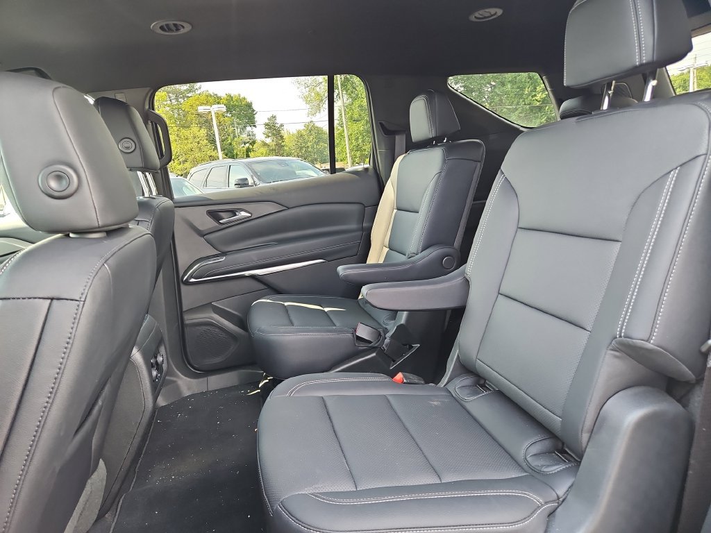 Used 2026 Chevrolet Traverse LT FWD image 16