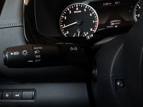 Used 2025 Nissan Pathfinder SV FWD image 37