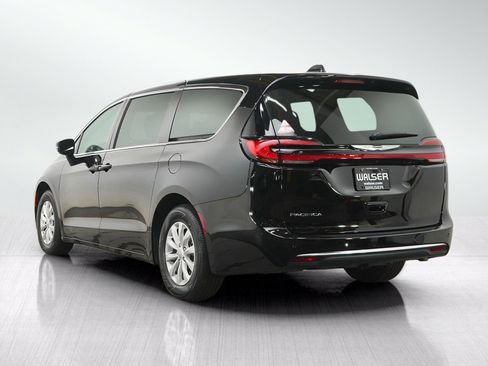 Used 2025 Chrysler Pacifica Select FWD image 4