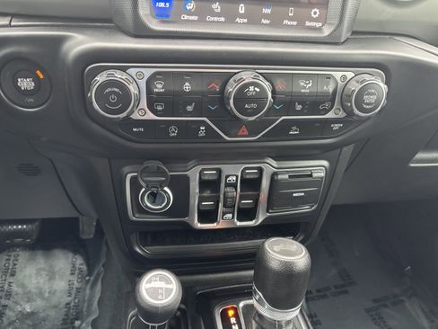 Used 2023 Jeep Wrangler Sahara w/ Cold Weather Group image 18