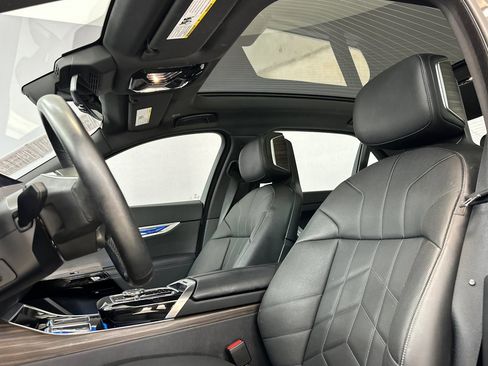 Used 2024 BMW i7 xDrive60 AWD/4WD image 15