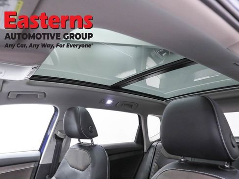 Used 2022 Volkswagen Taos SEL image 33