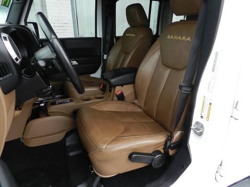Used 2014 Jeep Wrangler Unlimited Sahara w/ Connectivity Group AWD/4WD image 2