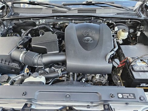 Used 2018 Toyota Tacoma TRD Sport image 42