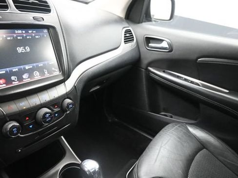 Used 2020 Dodge Journey Crossroad FWD image 31