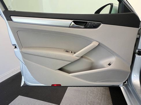 Used 2018 Volkswagen Passat 2.0T S image 7