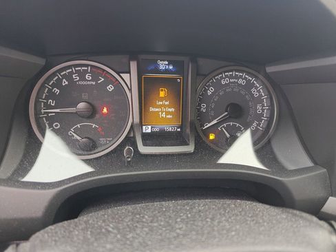 Used 2023 Toyota Tacoma TRD Off-Road w/ Advanced Technology Package image 10