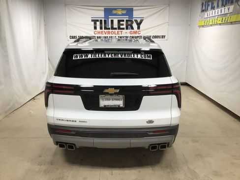 Used 2025 Chevrolet Traverse LT image 5