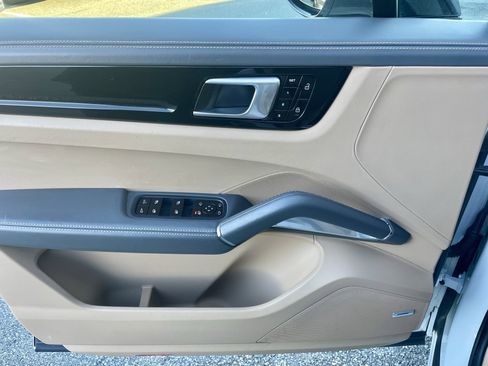 Used 2021 Porsche Cayenne Turbo image 12