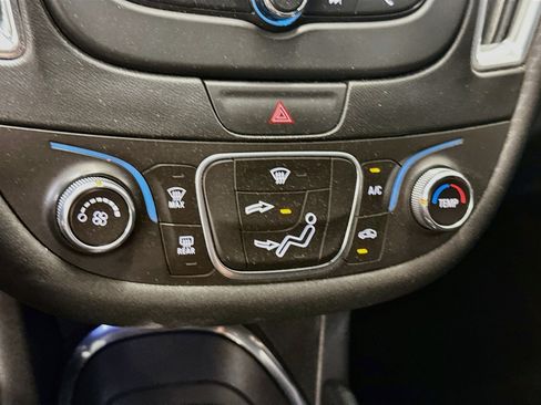 Used 2017 Chevrolet Malibu LT FWD image 23