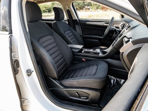 Used 2019 Ford Fusion SE FWD image 38
