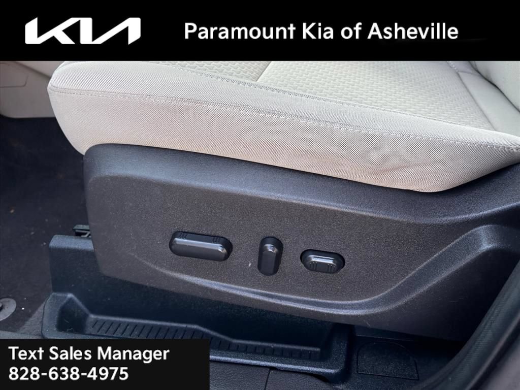 Used 2017 Ford Escape SE w/ Equipment Group 201A AWD/4WD image 16