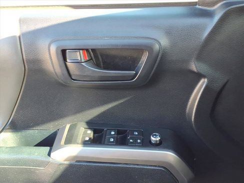 Used 2018 Toyota Tacoma SR image 23