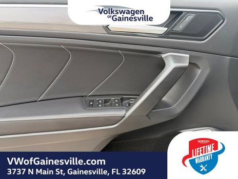 Used 2024 Volkswagen Tiguan SE R-Line AWD/4WD image 16