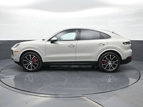 Certified 2025 Porsche Cayenne S AWD/4WD image 2