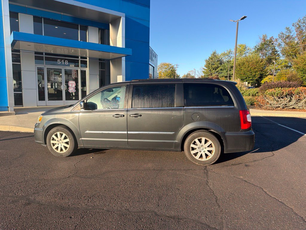 Used 2012 Chrysler Town & Country Touring-L w/ Trailer Tow Group FWD image 8