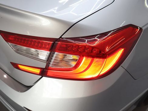 Used 2018 Honda Accord EX image 30