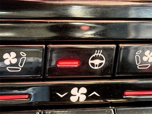 Used 2023 Jeep Grand Cherokee Limited w/ Luxury Tech Group II image 31