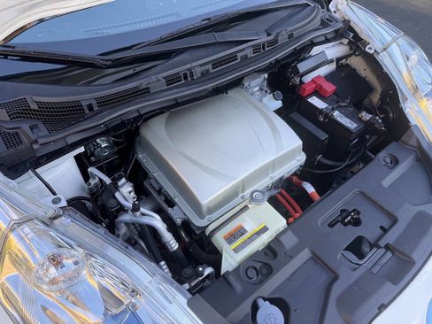 Used 2016 Nissan Leaf SL w/ Premium Package image 31