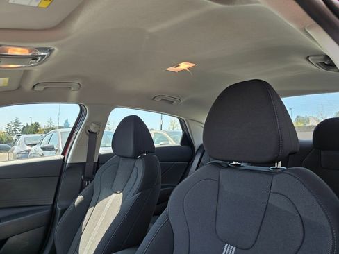 Used 2025 Hyundai Elantra SE image 20
