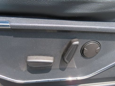Used 2022 Ford F150 Lariat AWD/4WD image 32