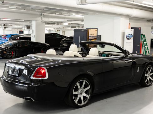 Used 2017 Rolls-Royce Dawn RWD image 5