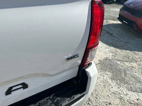 Used 2020 Toyota Tacoma SR image 8