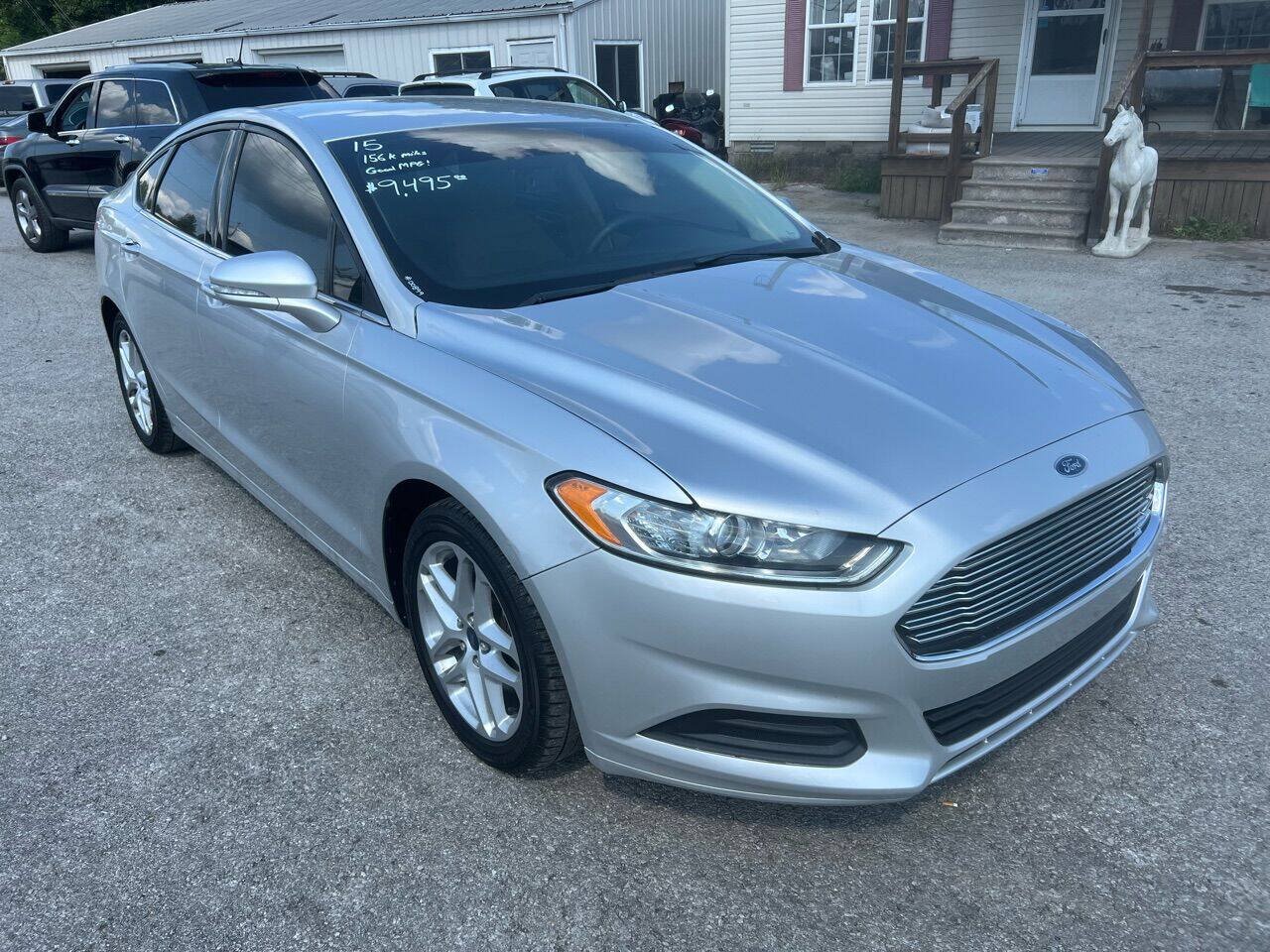 Used 2015 Ford Fusion SE FWD image 3