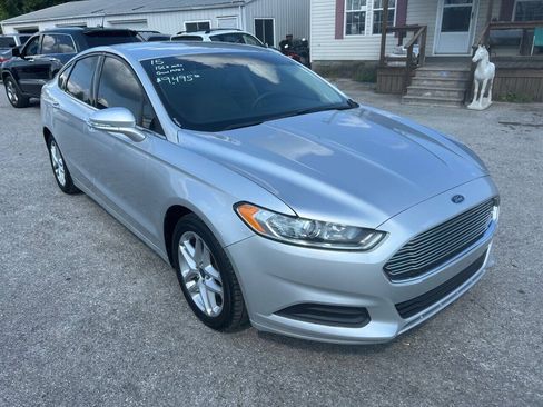 Used 2015 Ford Fusion SE FWD image 3