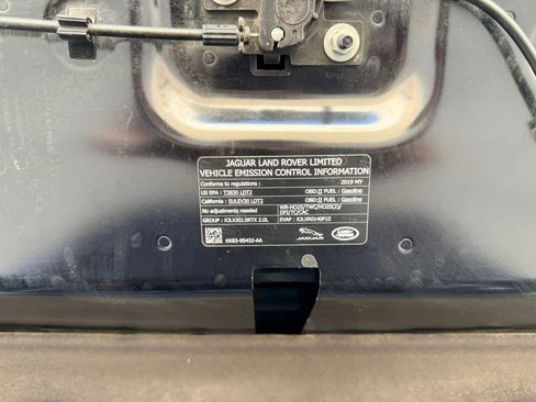 Used 2019 Land Rover Range Rover Velar R-Dynamic SE AWD/4WD image 31