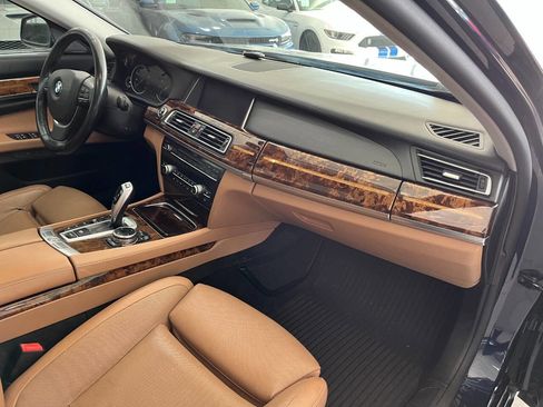 Used 2014 BMW 740Li image 32