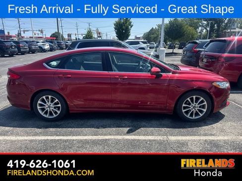Used 2017 Ford Fusion SE w/ Fusion SE Technology Package FWD image 8