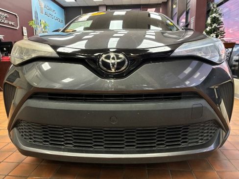 Used 2021 Toyota C-HR XLE image 4