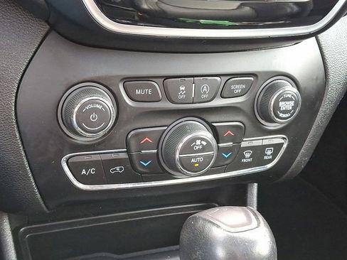 Certified 2021 Jeep Cherokee Limited image 19