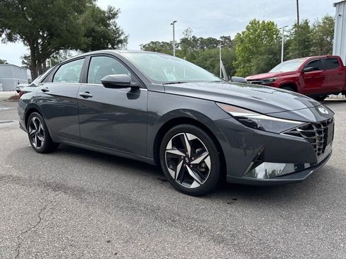 Used 2023 Hyundai Elantra Limited w/ Preferred Accessory Package FWD image 1